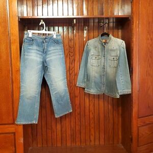 DANA BUCHMAN SIZE Women's Blue JACKET SIZE 6 & CAPRI Jeans SIZE 8 Denim suit